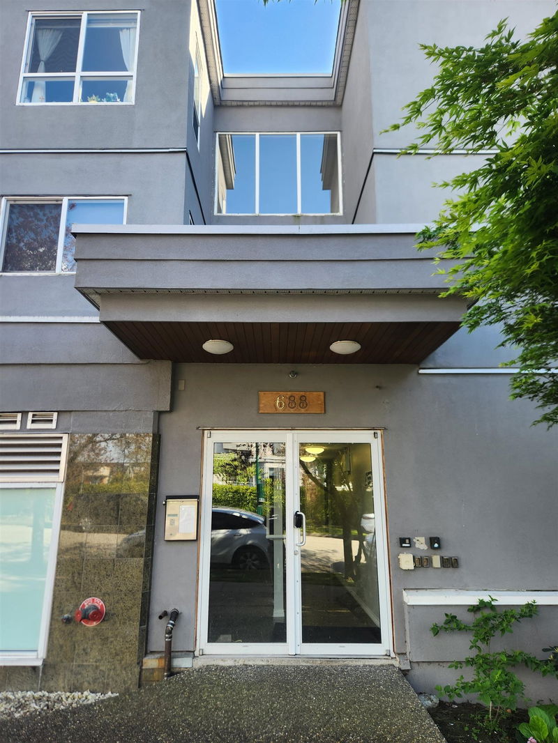 688 56th Avenue E #207, Vancouver, British Columbia
