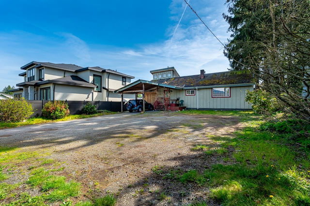 1052 Como Lake Avenue