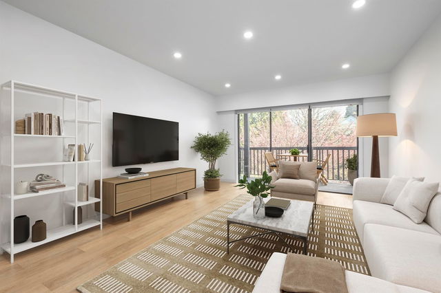 307 - 211 3rd Street W