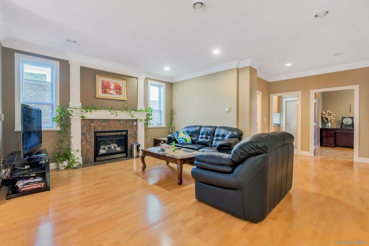 Listing Image 11