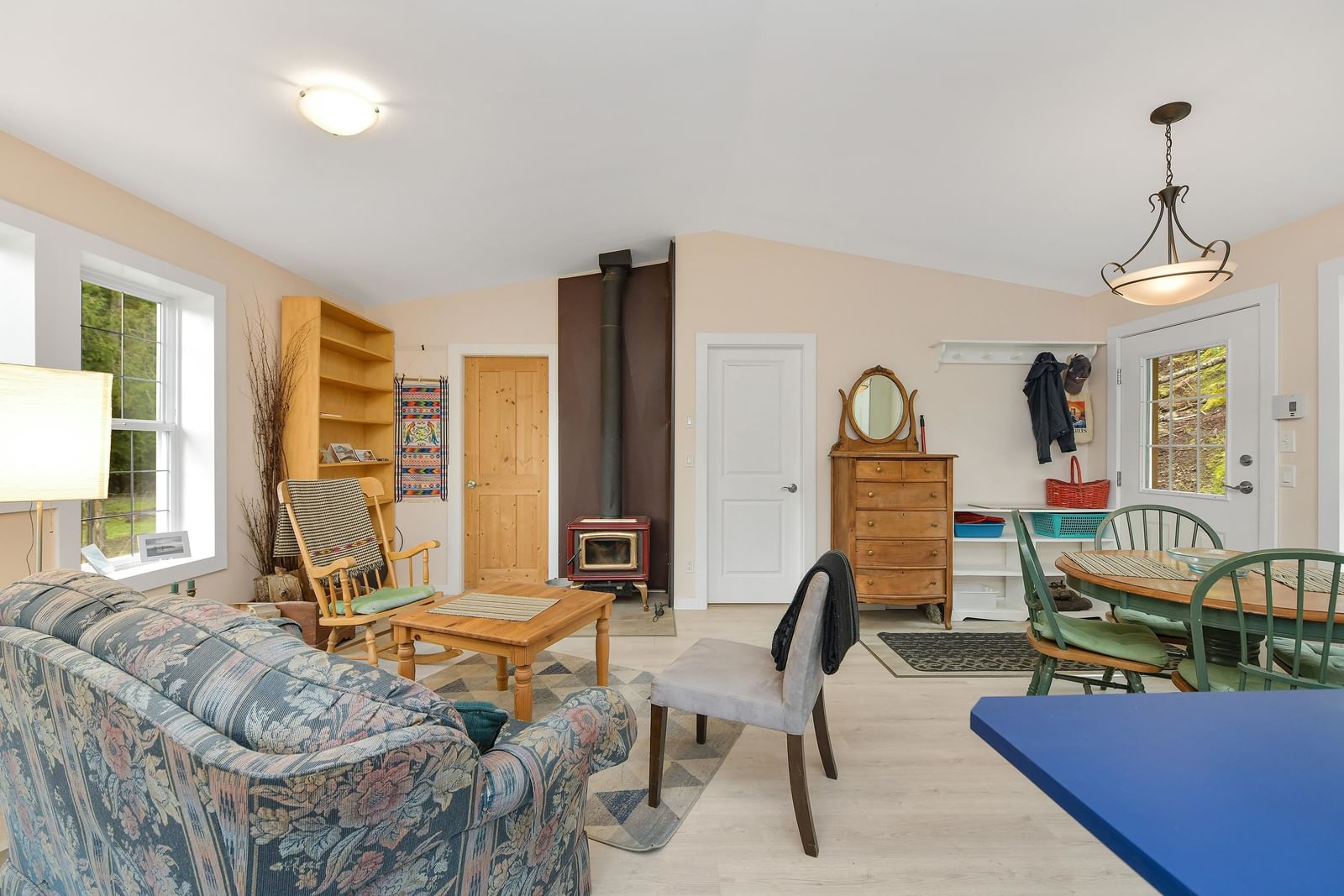 Listing Image 12