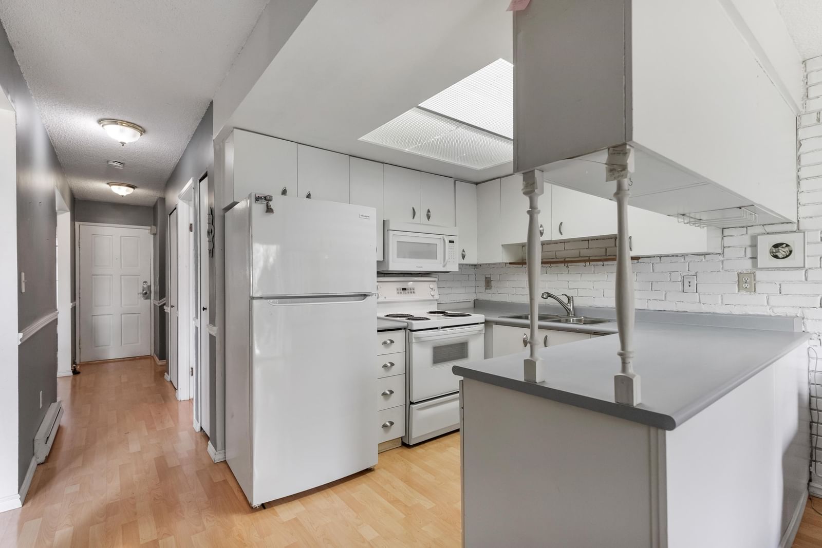 Listing Image 12