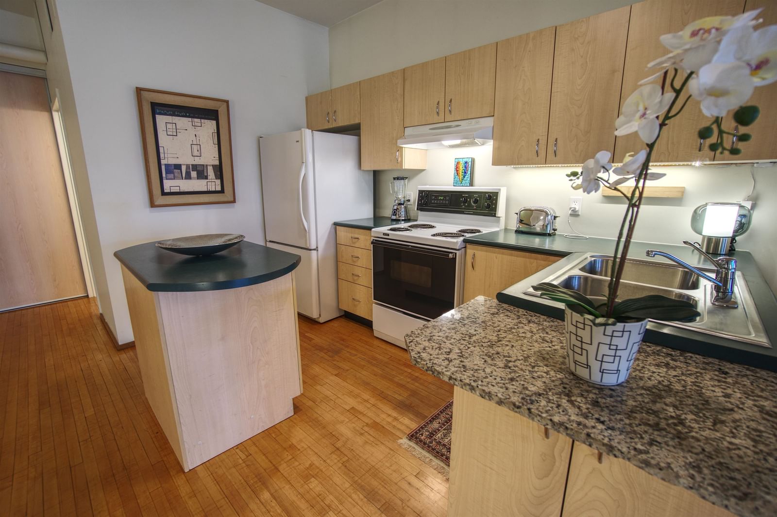 Listing Image 9