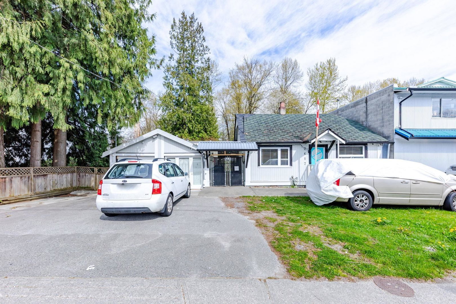 Listing Image 4