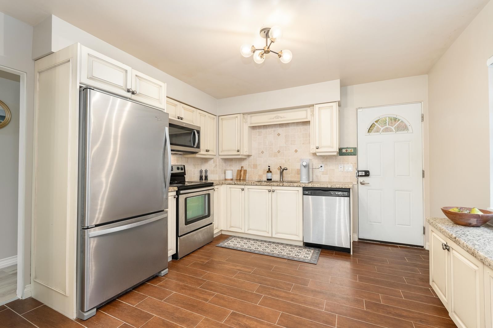 Listing Image 11