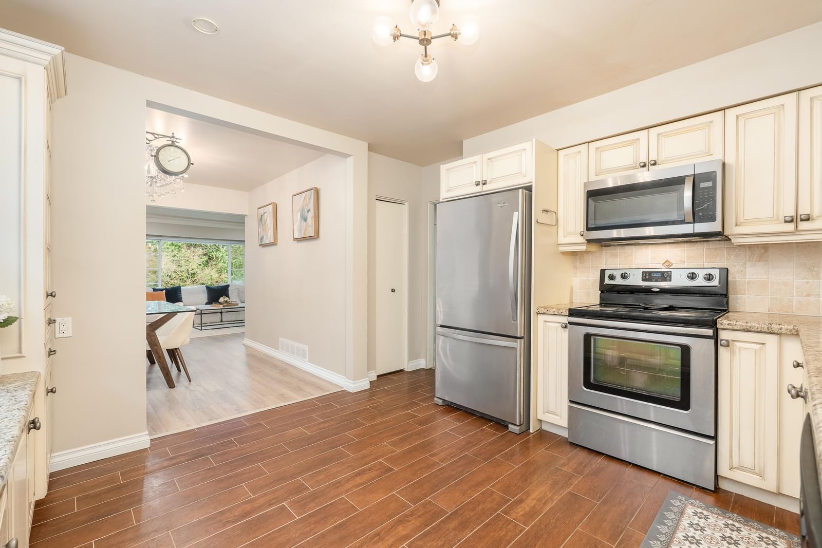 Listing Image 13