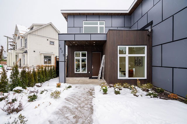 2835 Oliver Crescent