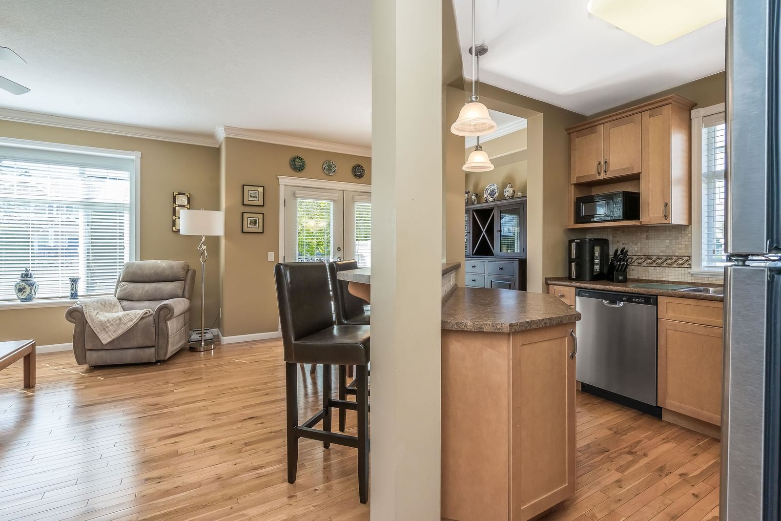 Listing Image 9