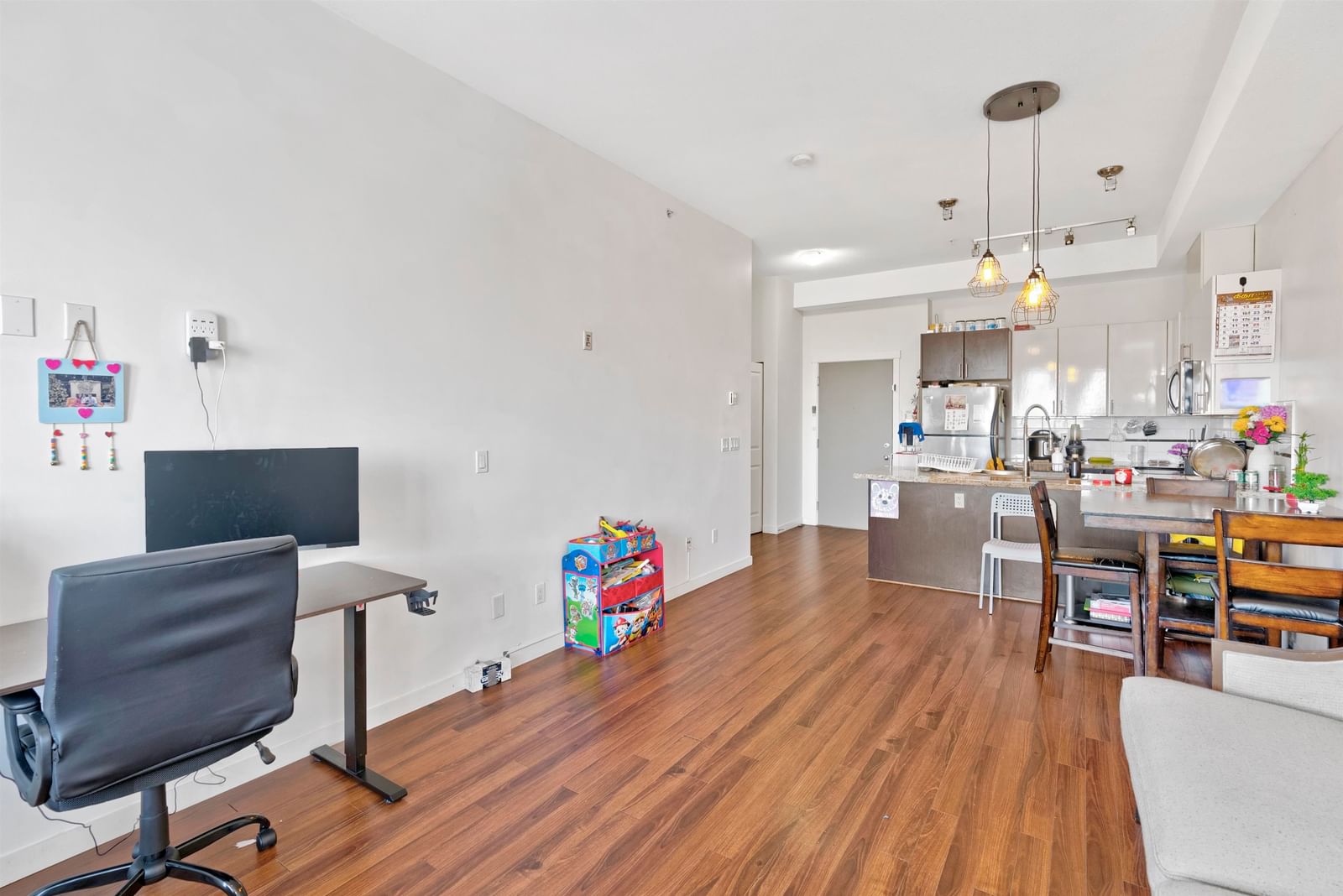 Listing Image 14