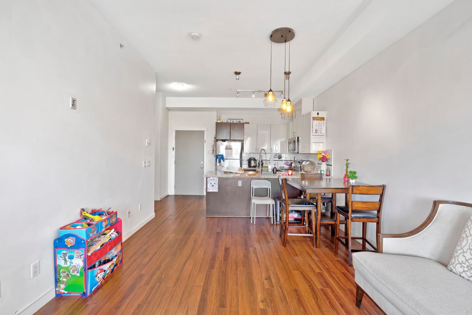 Listing Image 9