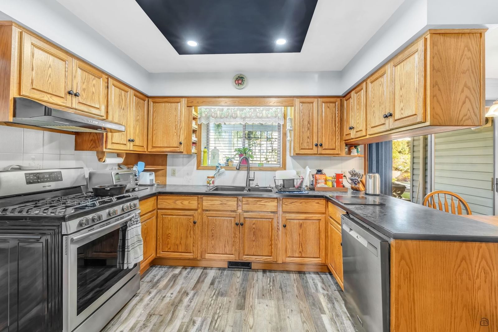 Listing Image 11