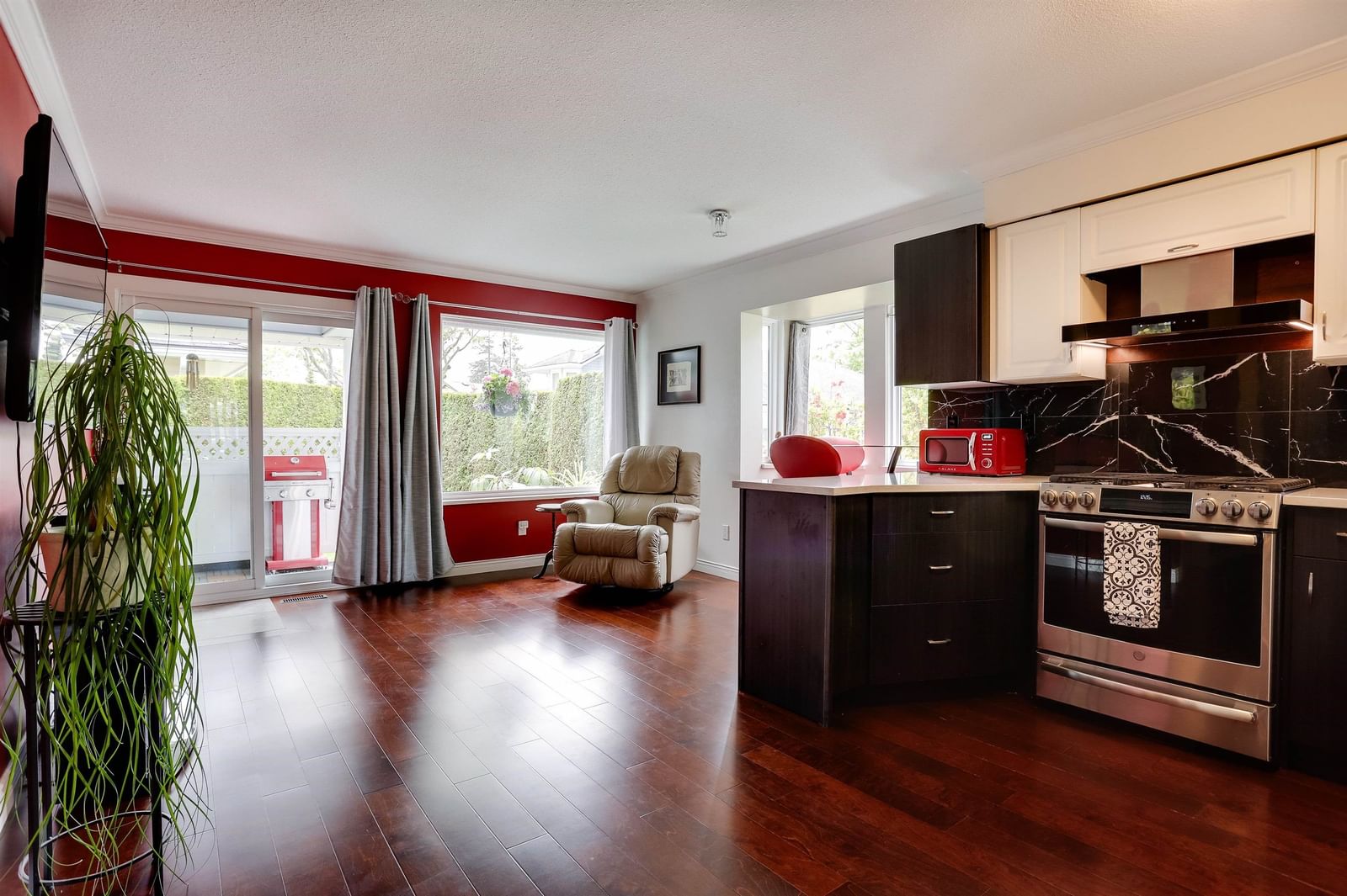Listing Image 11