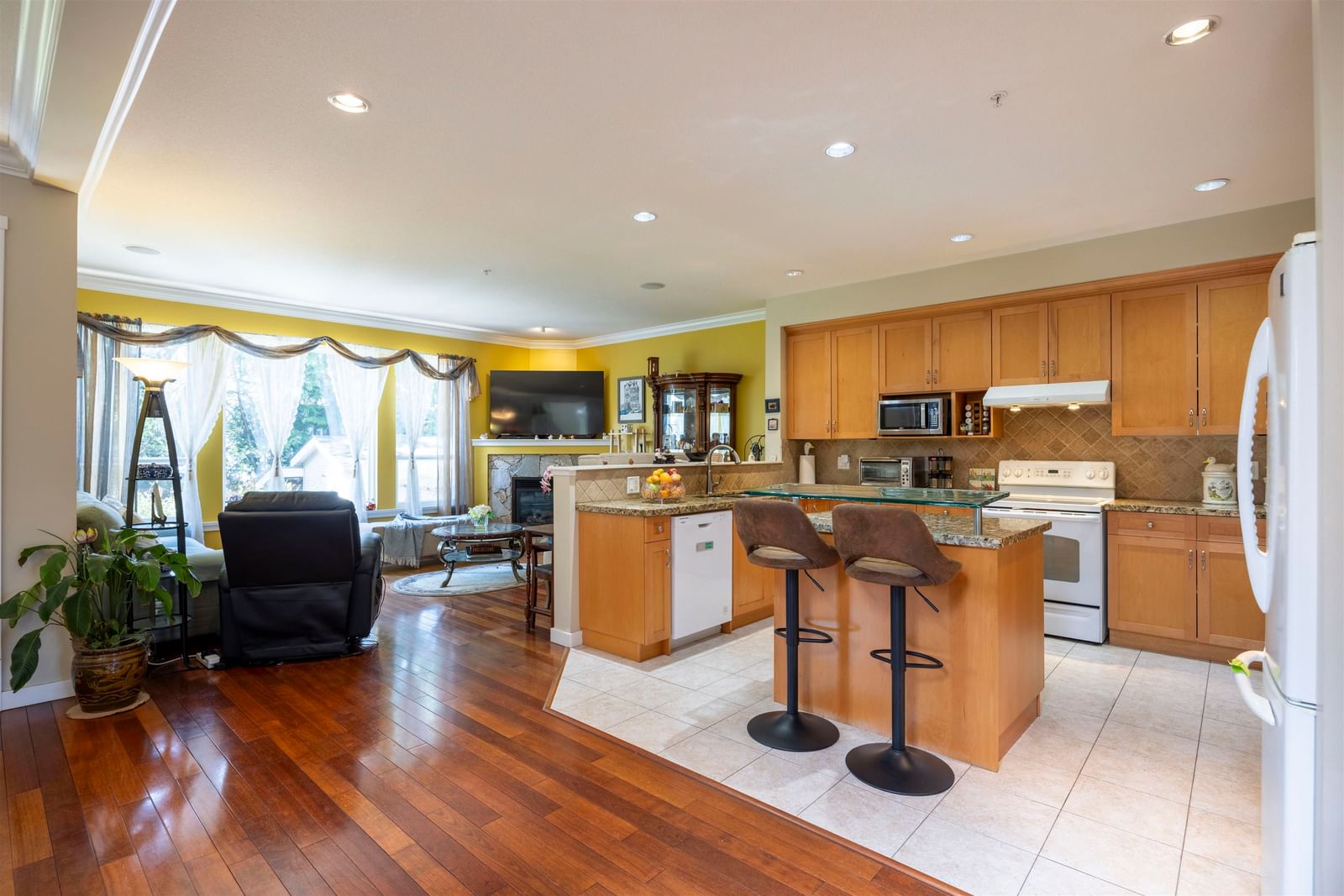 Listing Image 10