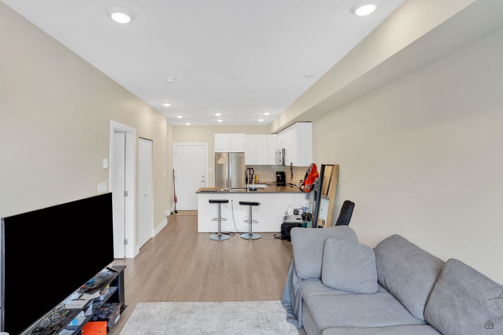 Listing Image 10