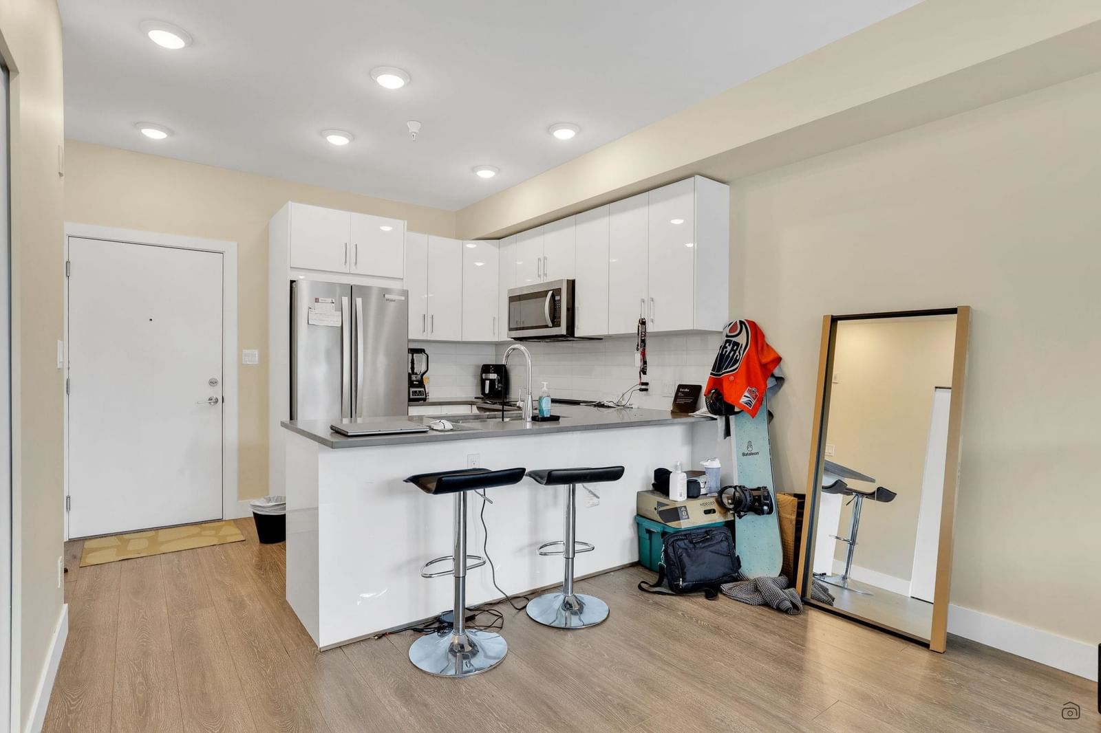 Listing Image 12