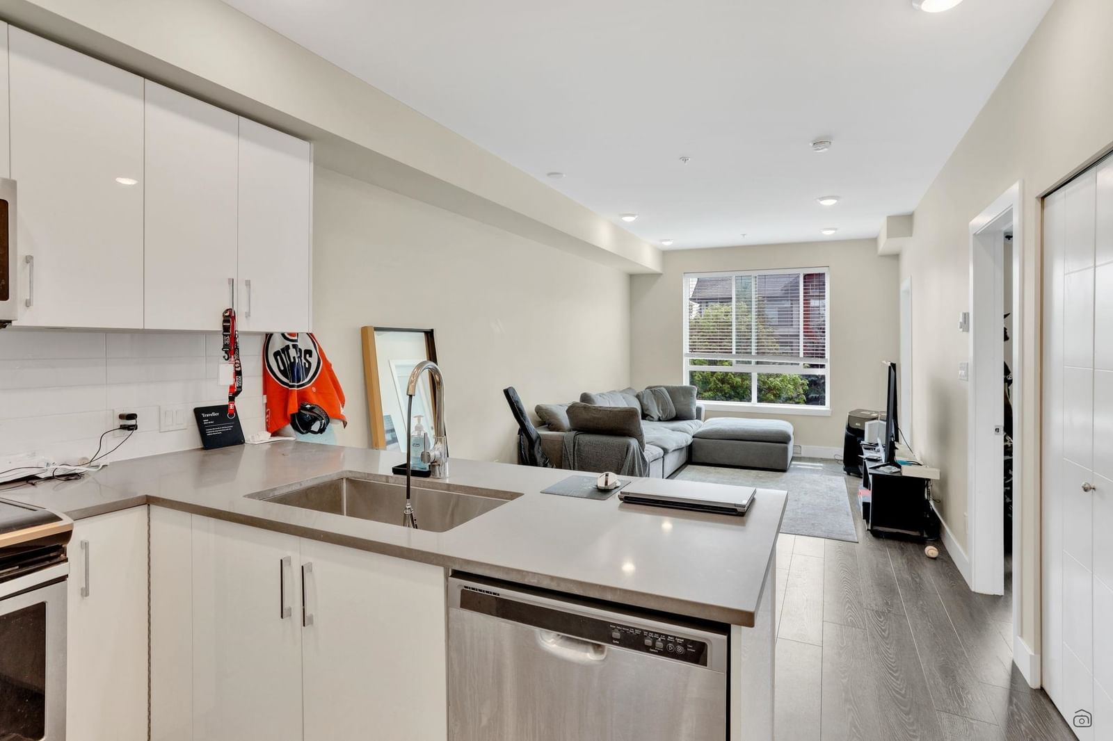 Listing Image 15