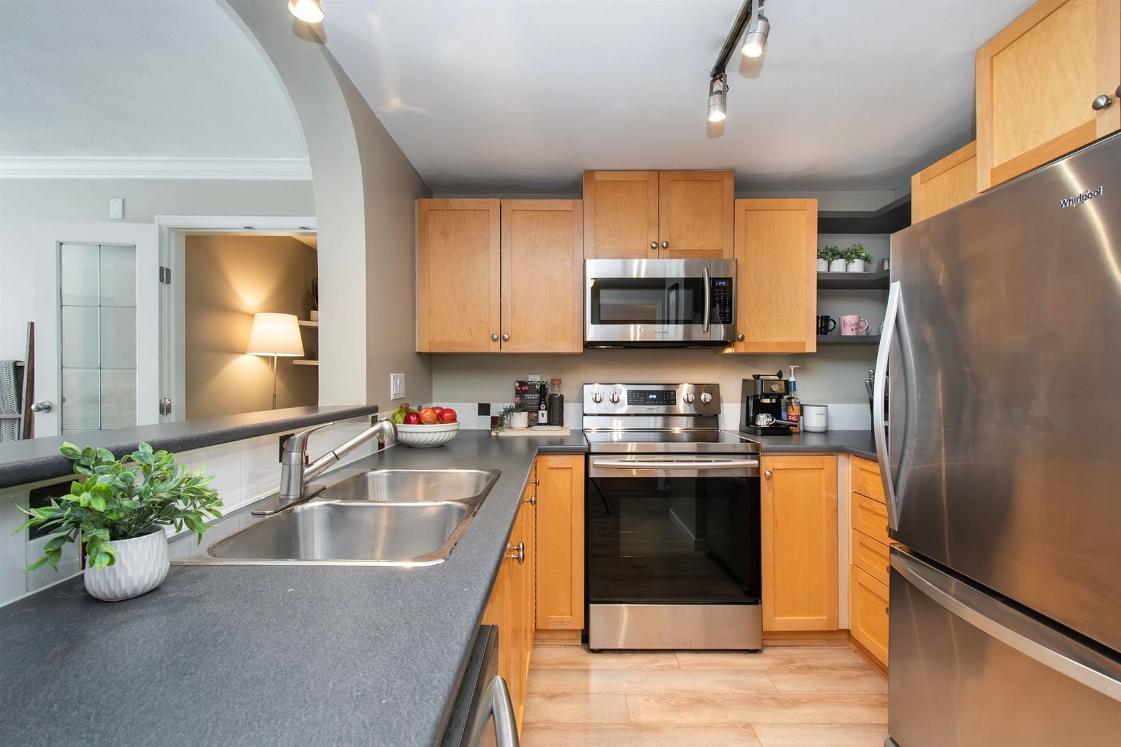 Listing Image 11