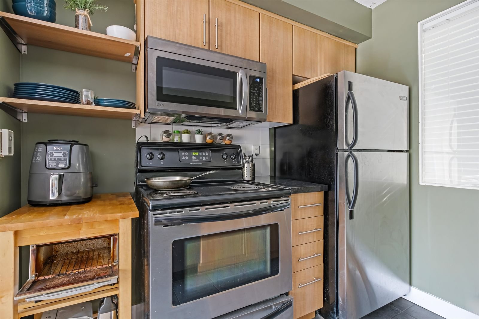 Listing Image 12