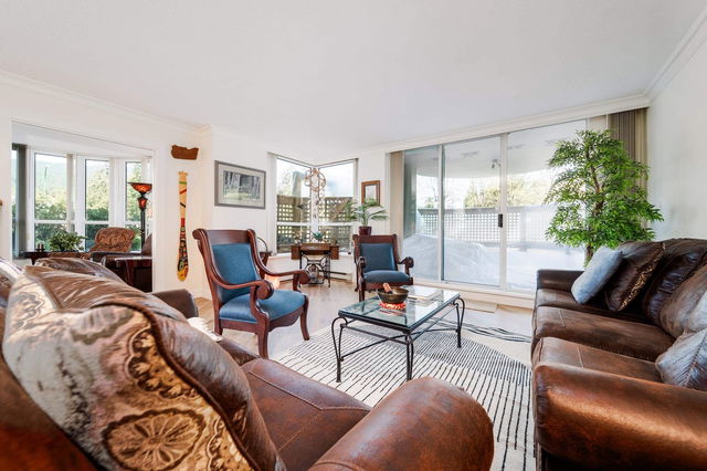 105 - 995 Roche Point Drive