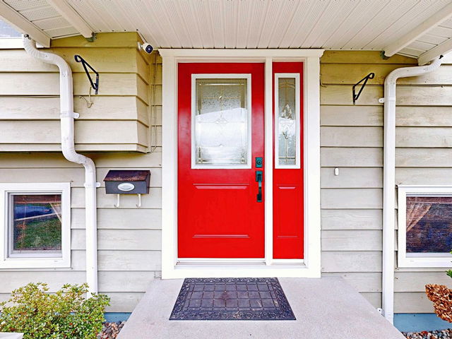11028 Swan Crescent