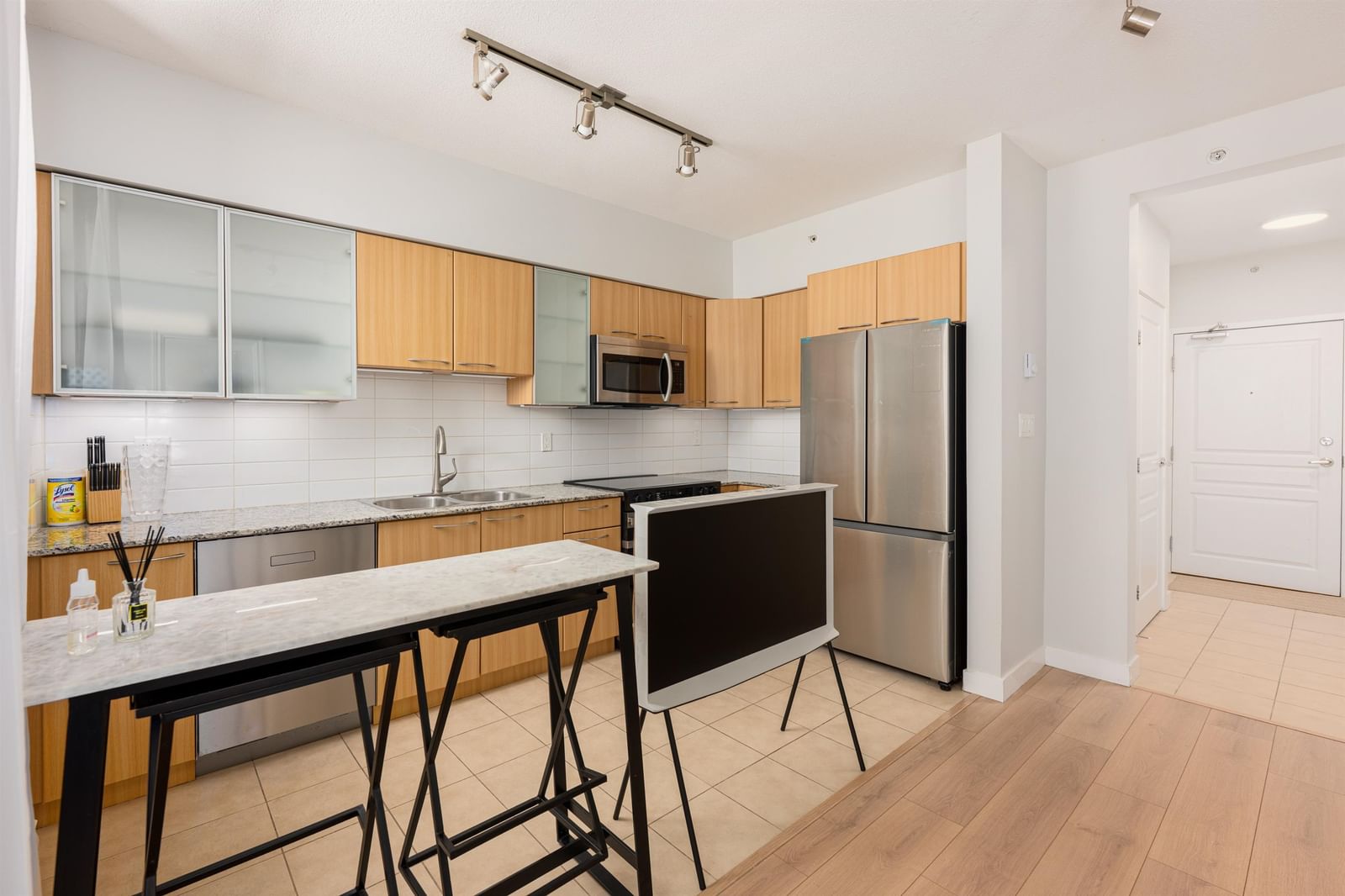 Listing Image 11