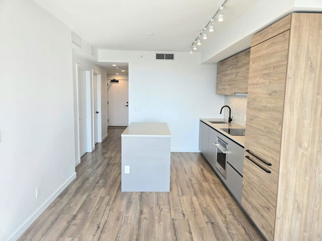 1301 - 10448 University Drive