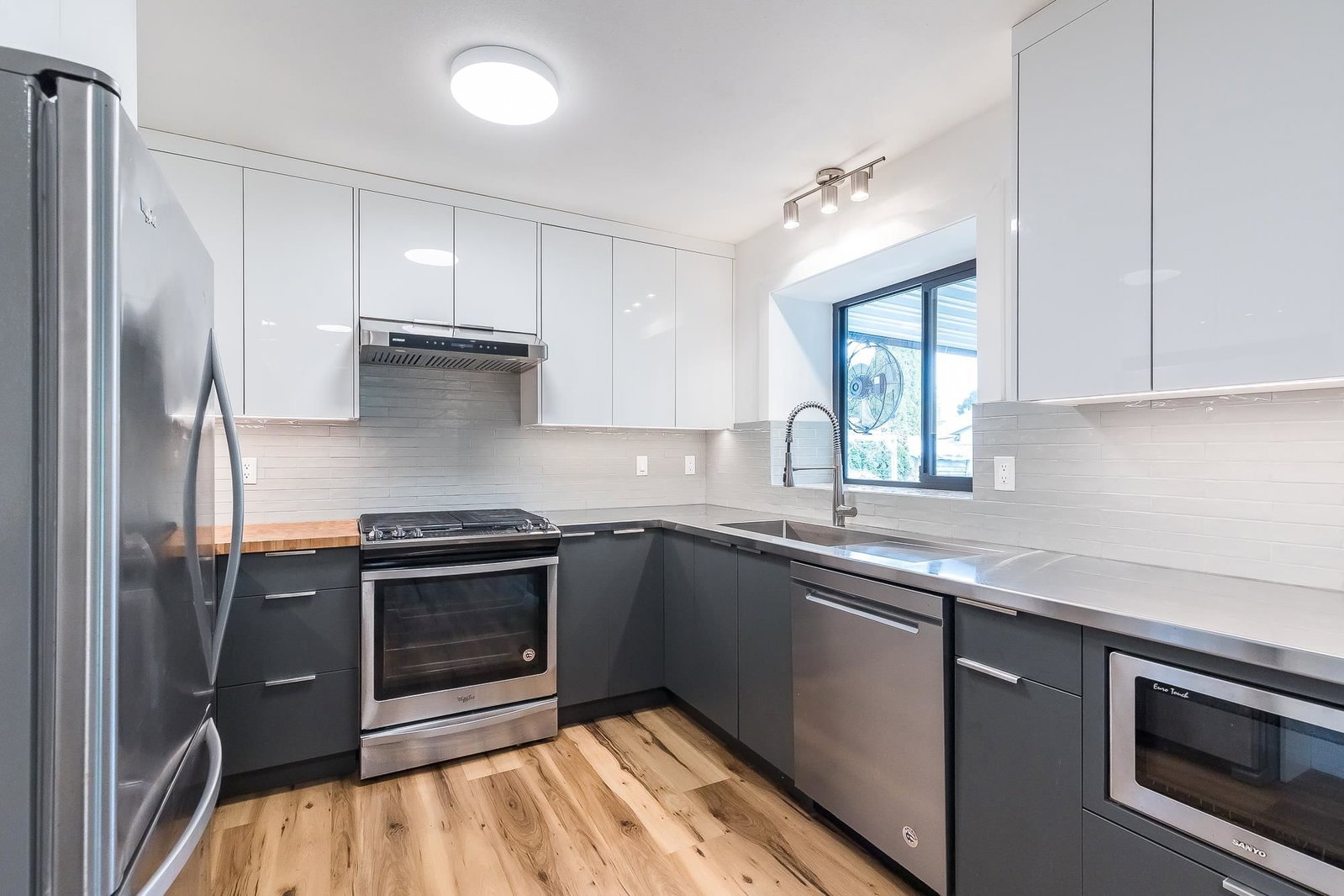 Listing Image 15
