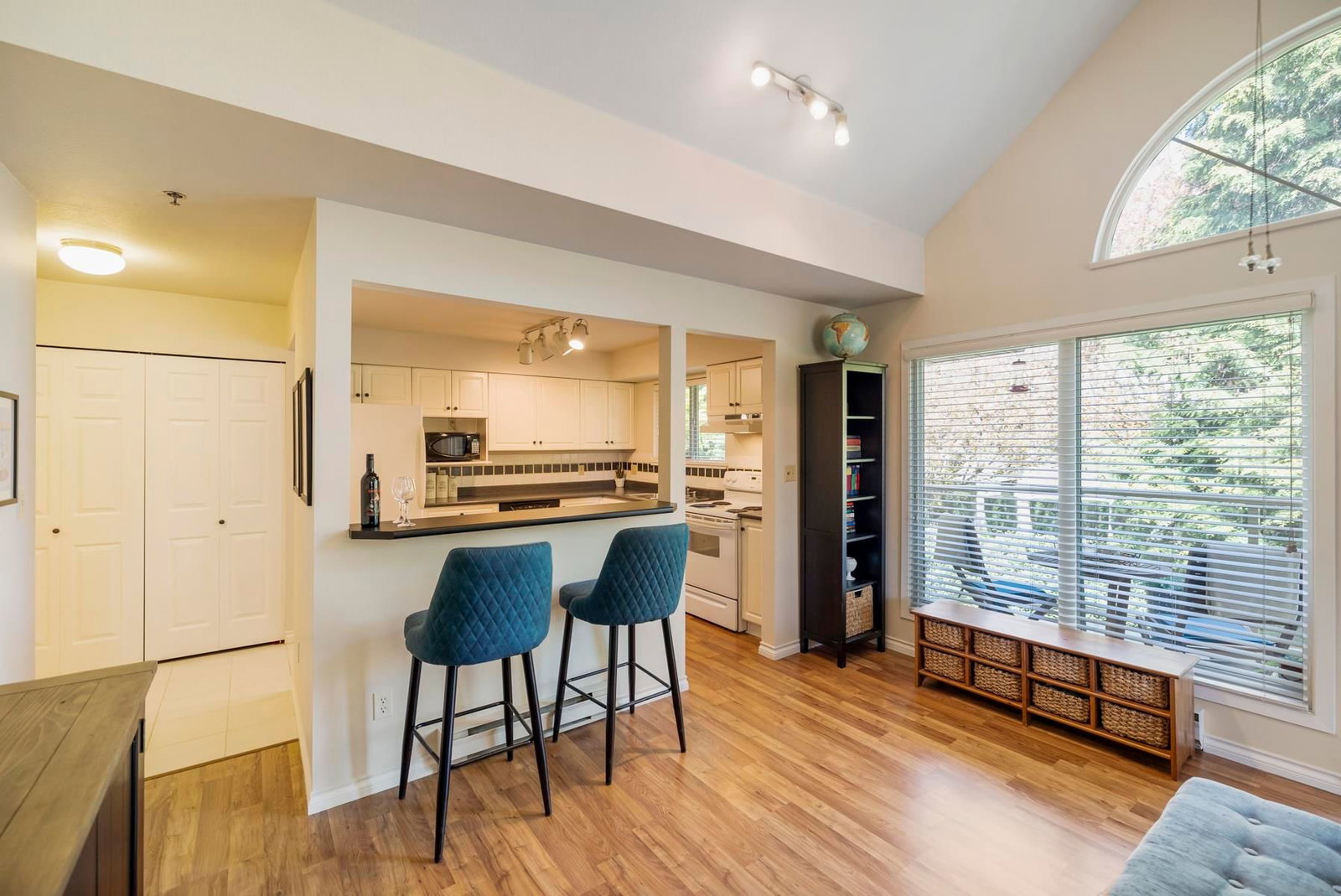 Listing Image 9