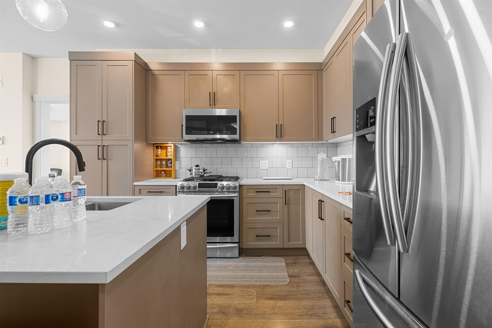 Listing Image 10