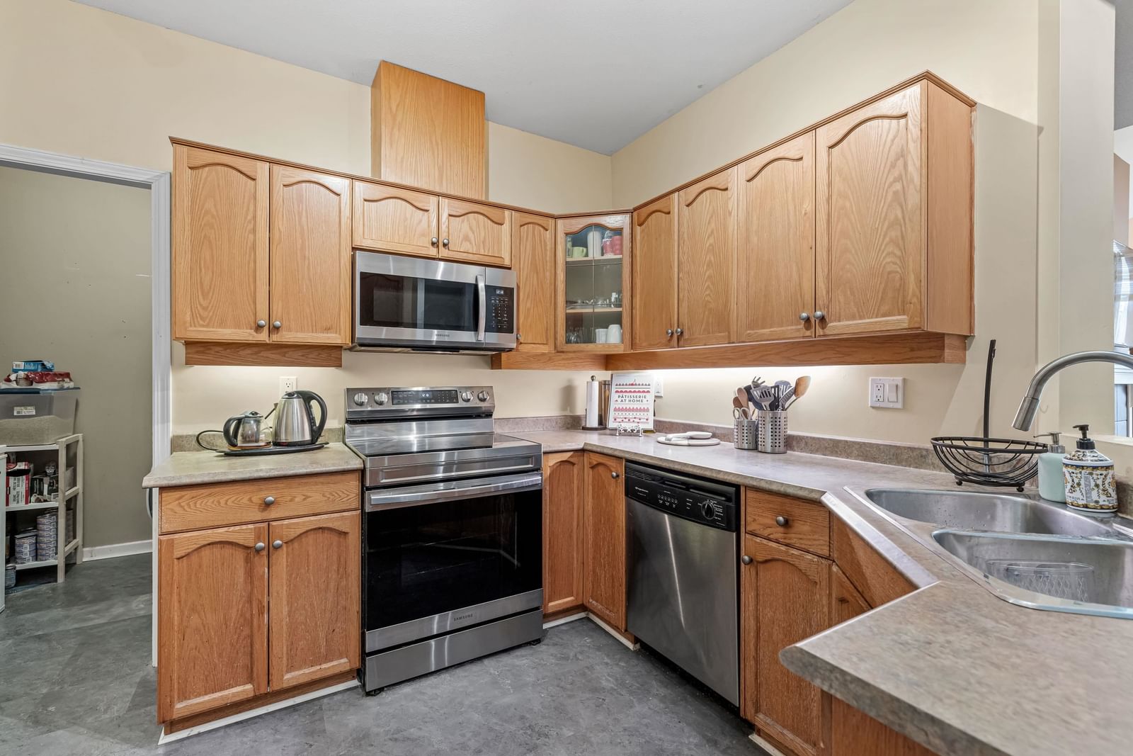 Listing Image 12