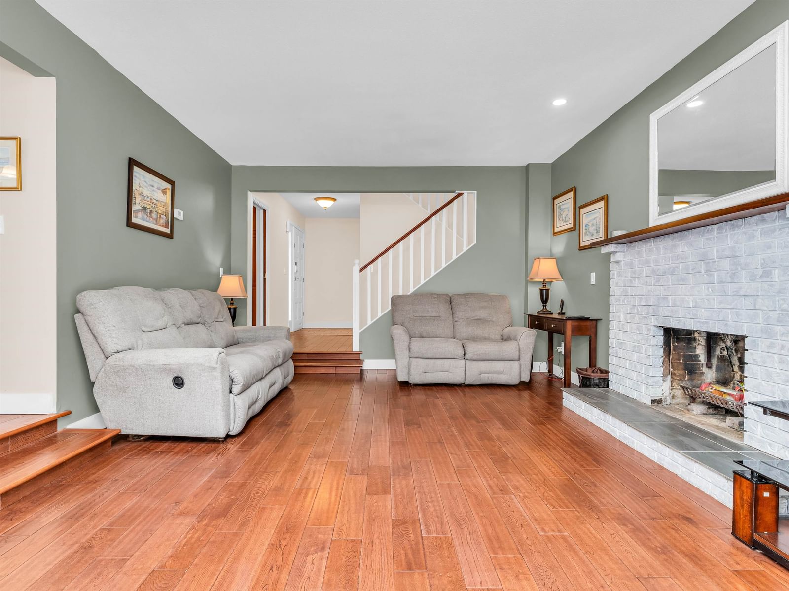 Listing Image 6