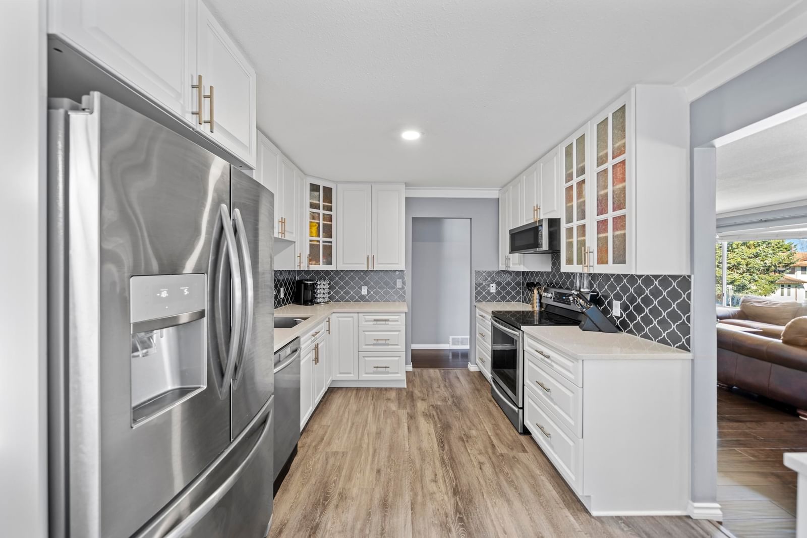 Listing Image 10