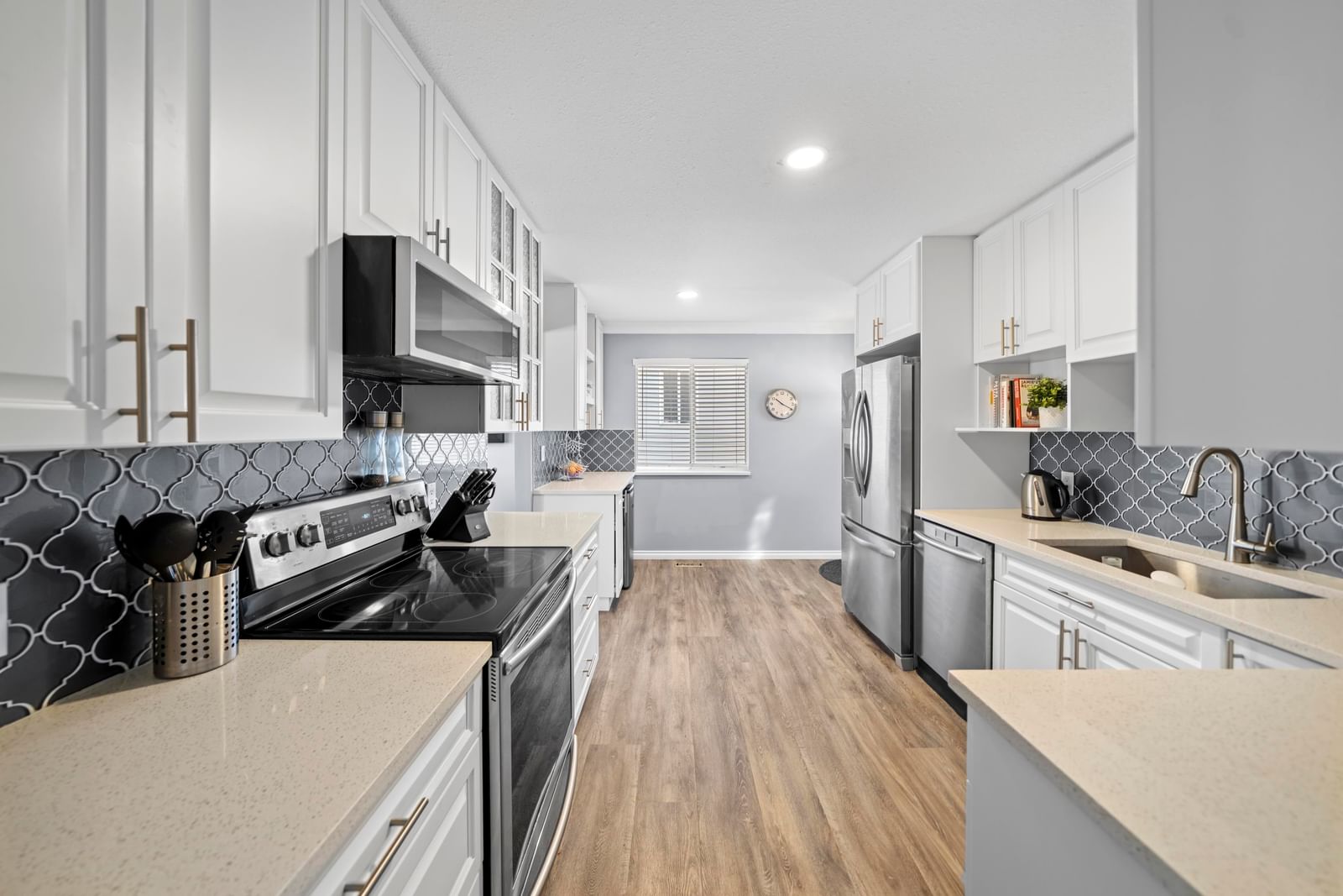 Listing Image 12