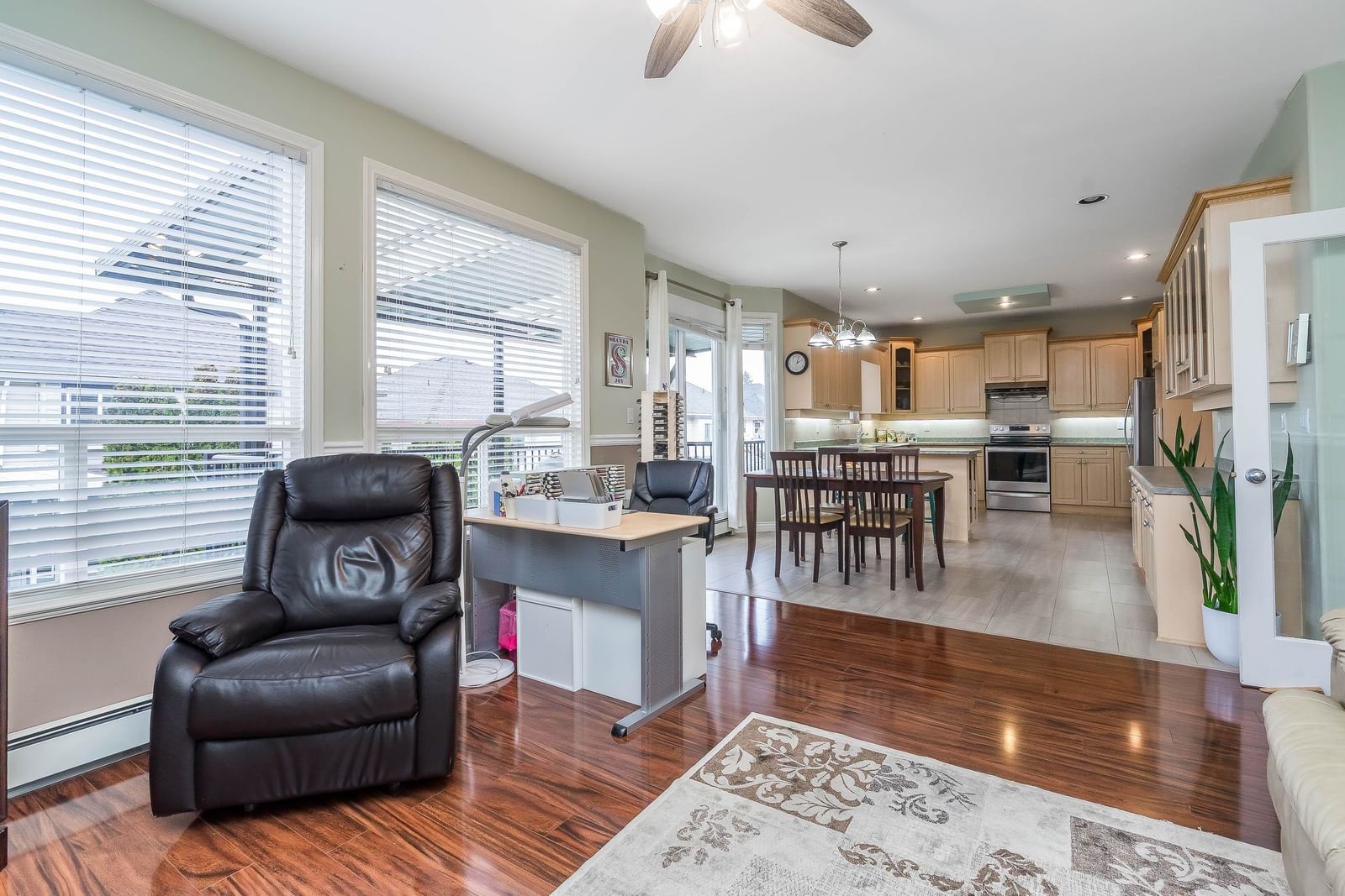 Listing Image 12
