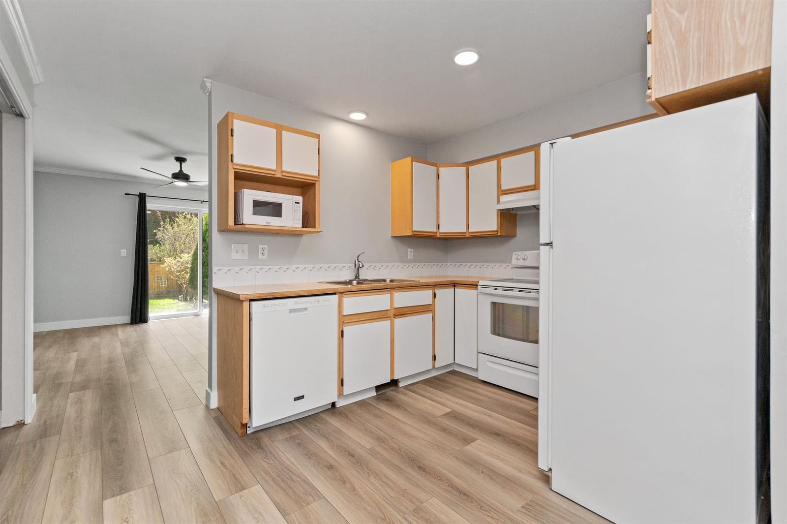 Listing Image 8