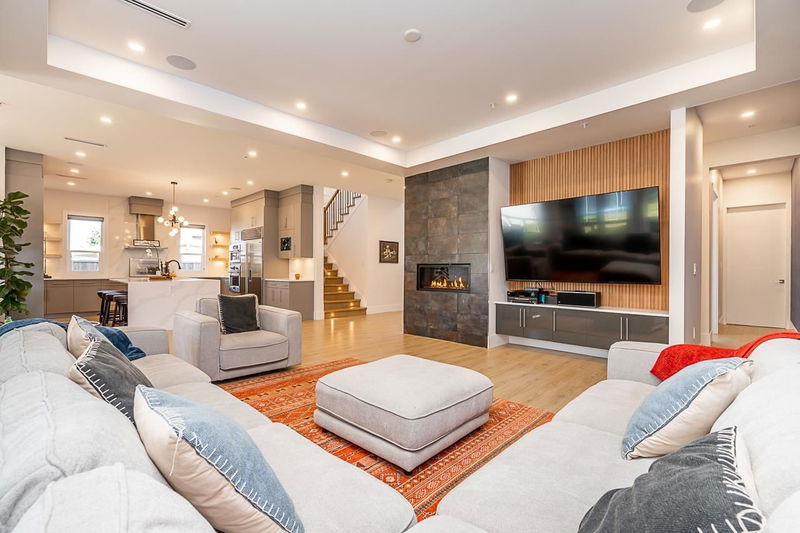 21661 Ridgeway Crescent, Maple Ridge, British Columbia