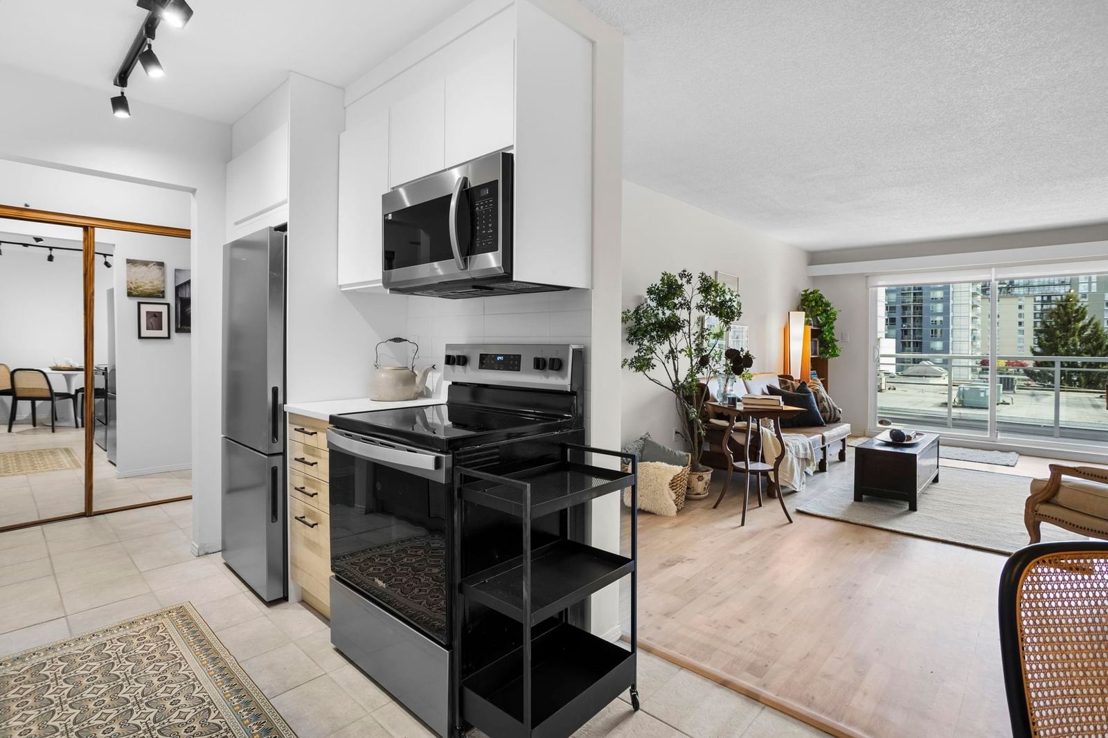 Listing Image 11
