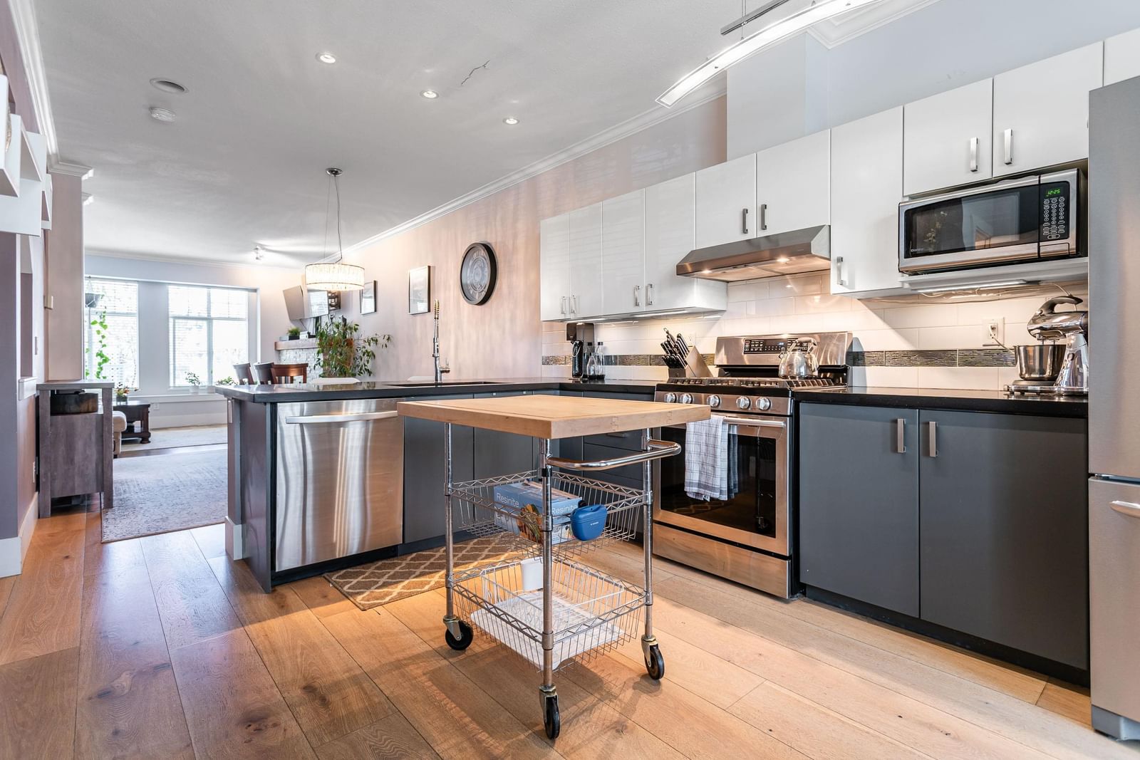 Listing Image 12