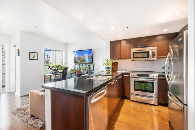 207 - 1288 Chesterfield Avenue