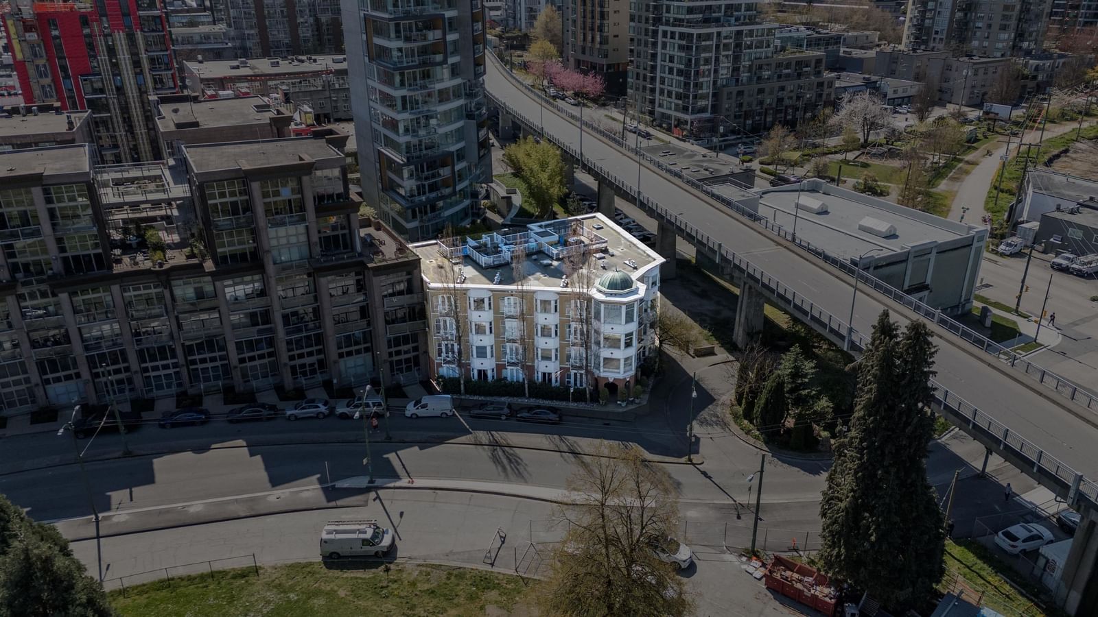 Listing Image 9