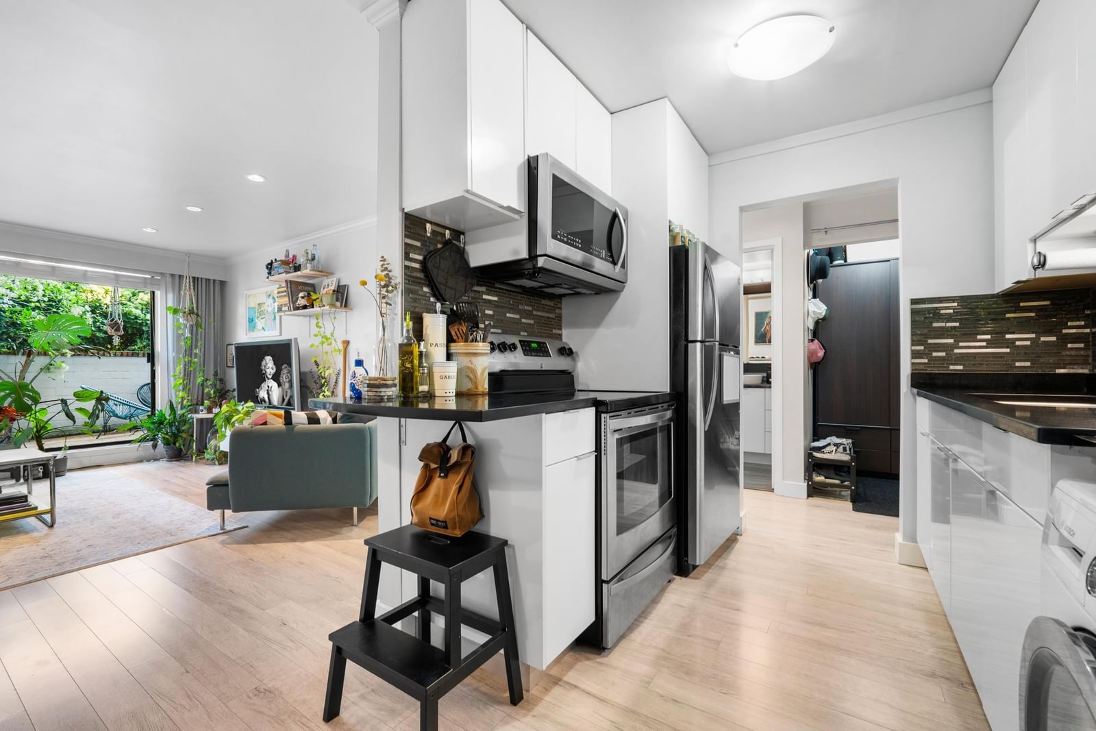 Listing Image 11