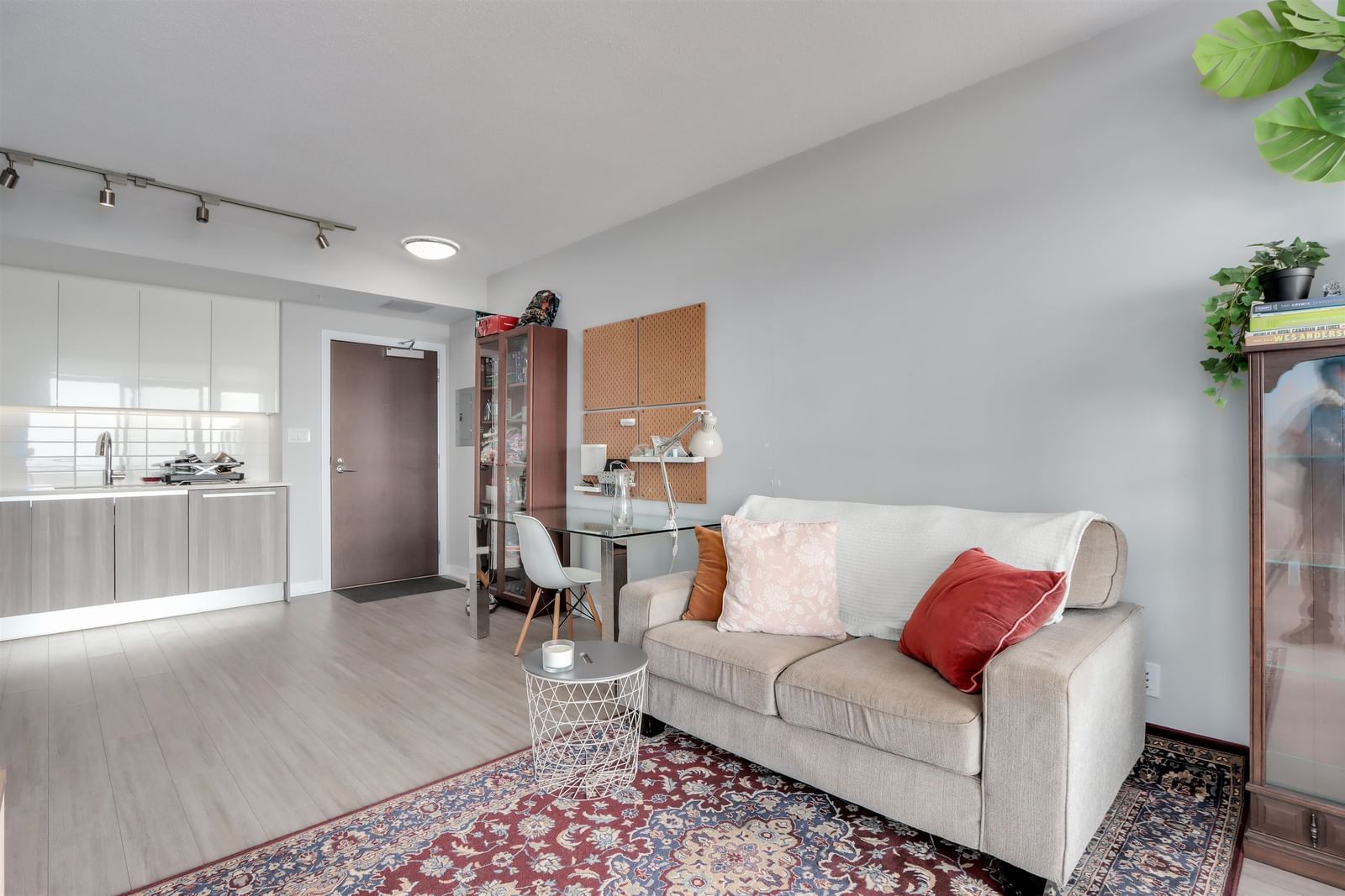 Listing Image 5