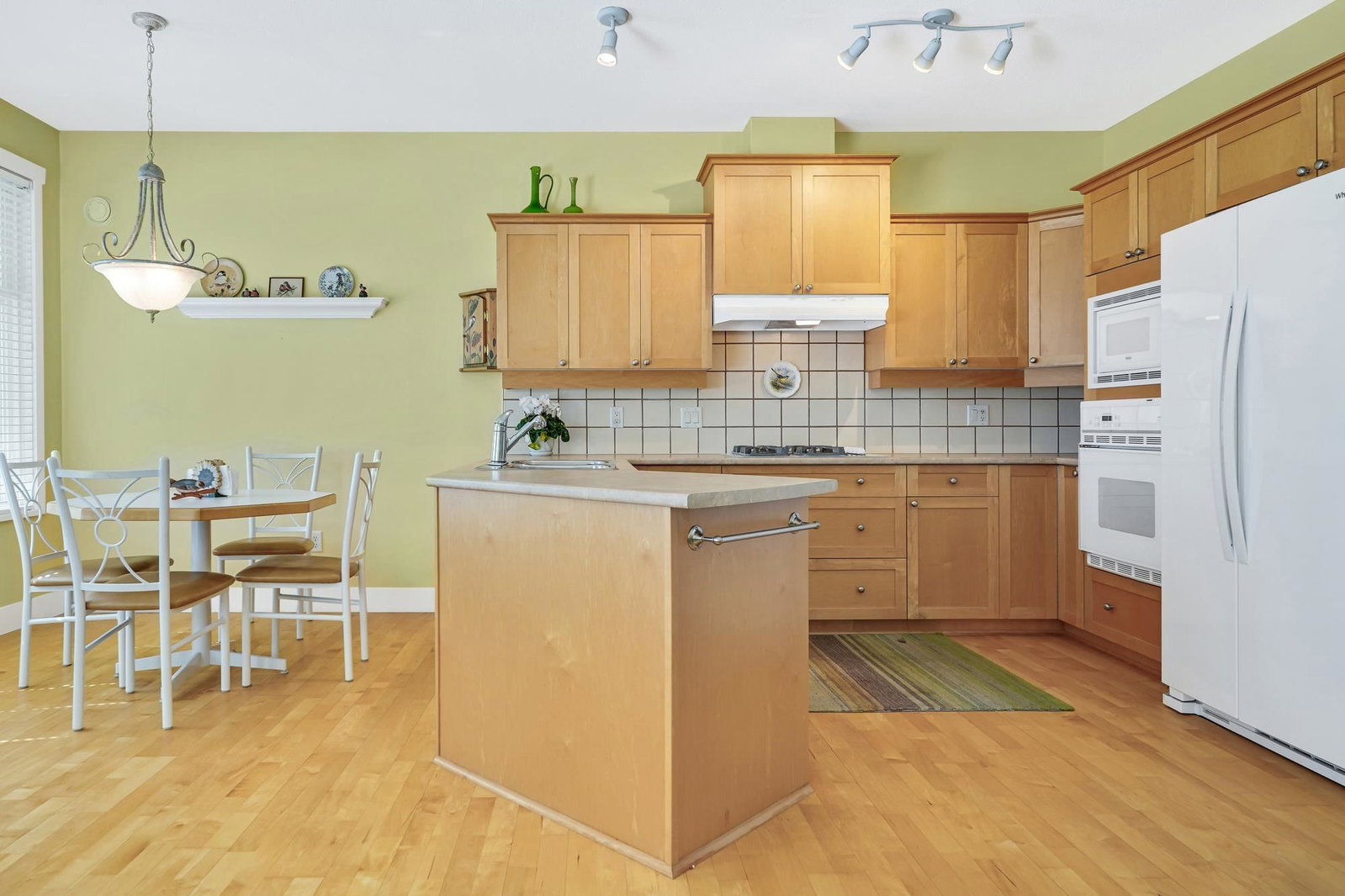 Listing Image 12
