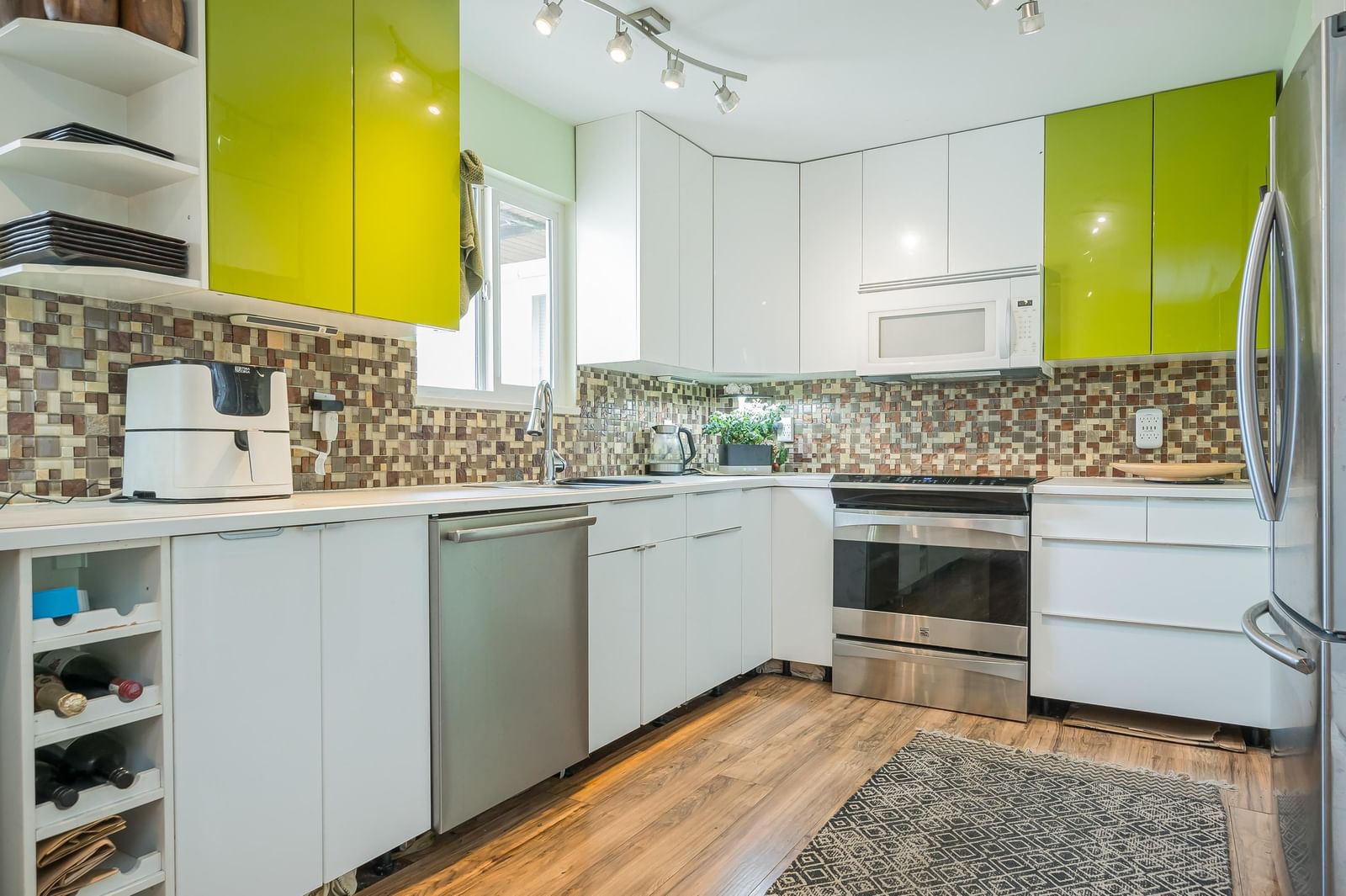 Listing Image 11