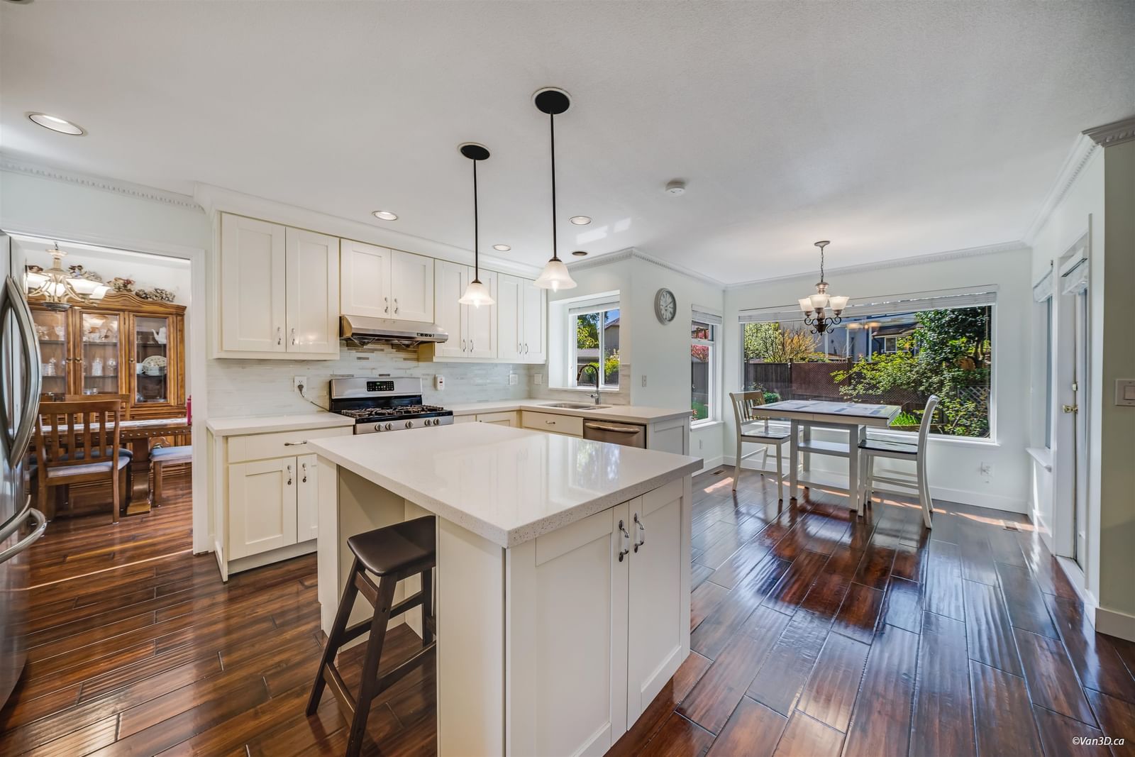 Listing Image 12