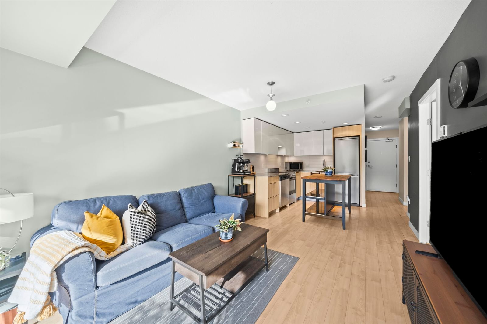 Listing Image 12
