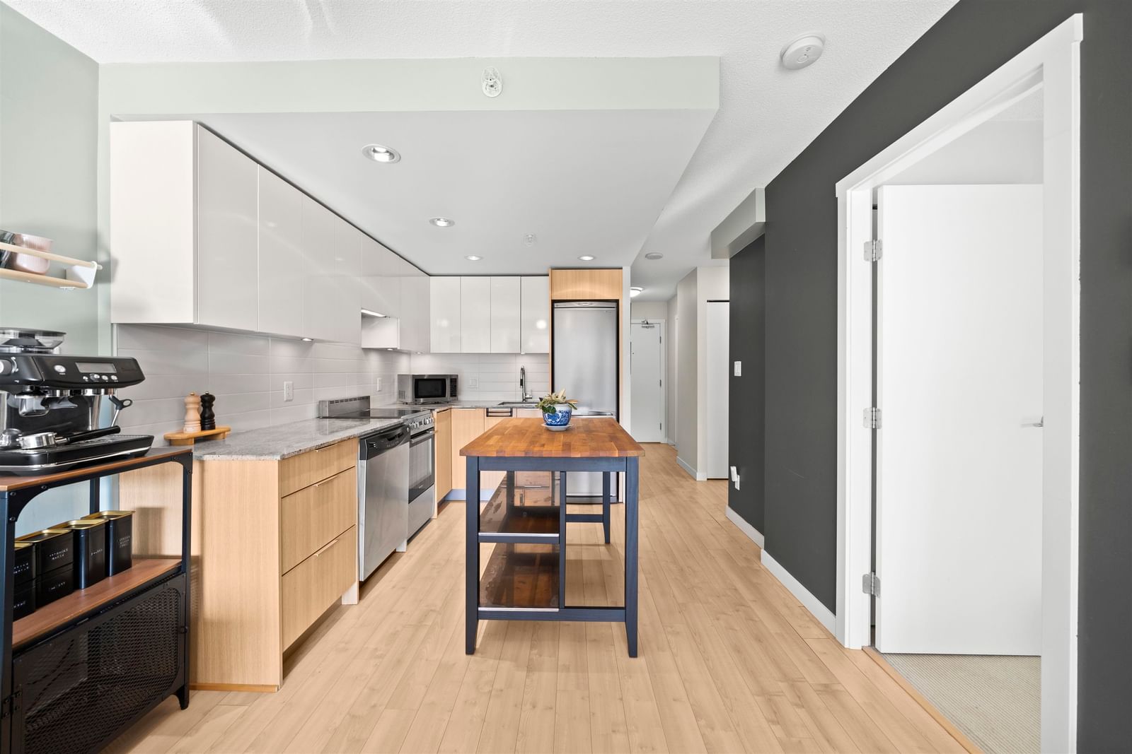 Listing Image 19
