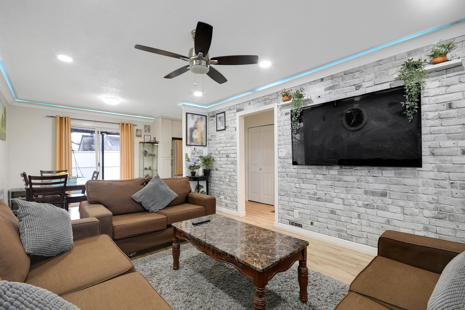 Listing Image 6