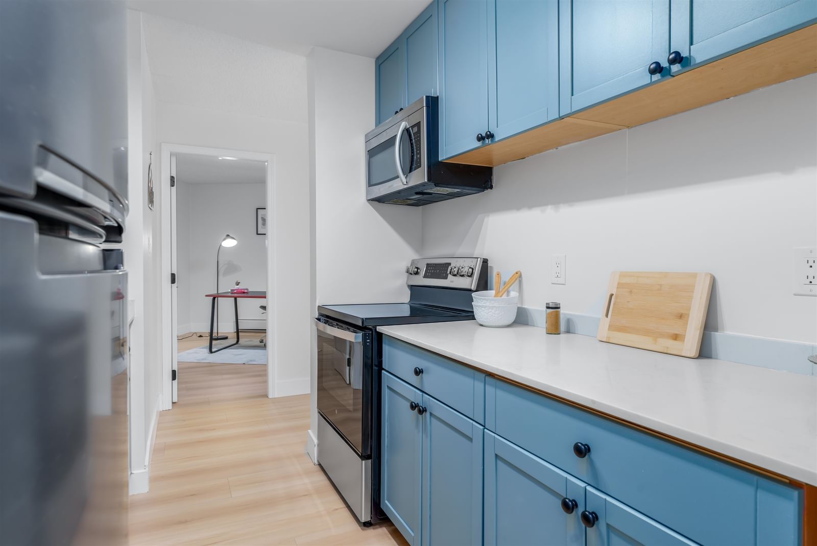Listing Image 12