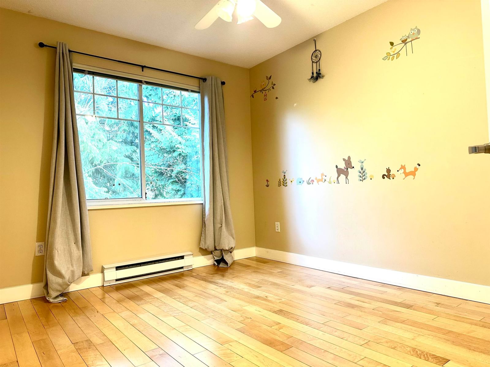 Listing Image 12